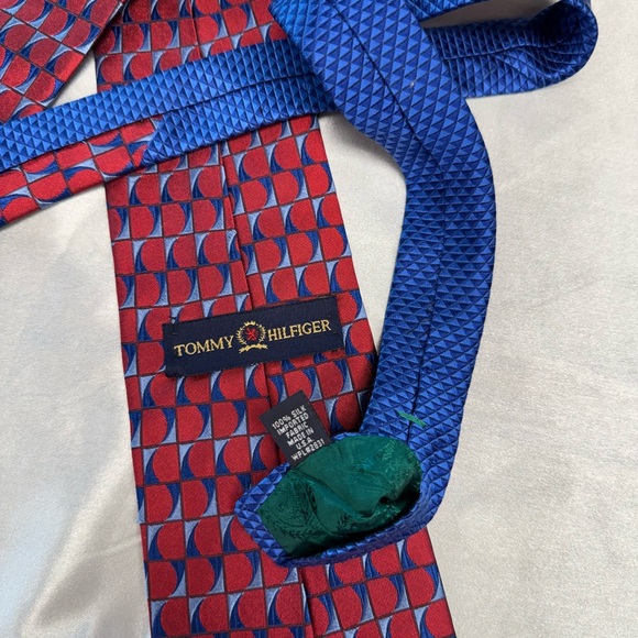 Tommy Hilfiger Vintage Geometric Men’s Red and Blue Neck Tie 100% Silk - Picture 2 of 3